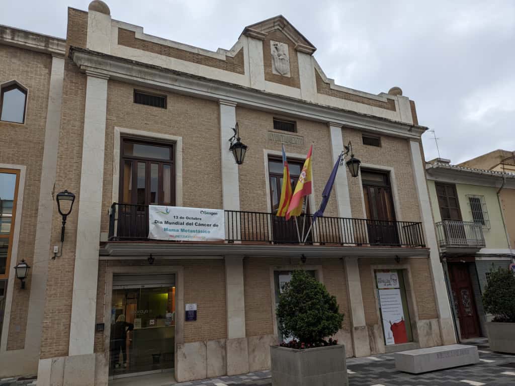 📅 Hui és el Dia Mundial del Càncer de Mama Metastàsic 

📣 El dilluns 20 a les 13:00 es llegirà el manifest de <a href="/CMMetastasico/">Asociación Española Cáncer de Mama Metastásico</a> i a partir de hui l'ajuntament s'il·luminarà amb els colors de l'associació per visibilitzar la causa