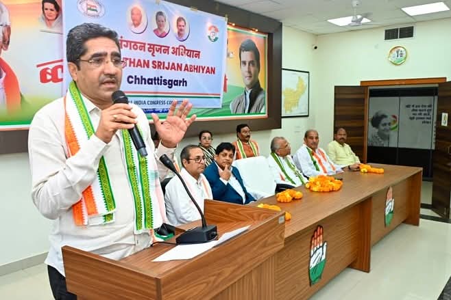 कांग्रेस में एक बात जबरदस्त है. कोई भी नियम बने, भाई लोग बाइपास का जुगाड़ लगा लेते हैं. संगठन सृजन में नए जिलाध्यक्षों की नियुक्ति होनी है. कांग्रेस आलाकमान ने जुगाड़ और प्रभाव को कम करने के लिए इस अभियान में जिलेवार पर्यवेक्षक बनाए और इन्हें समाज के हर तबके और हर कांग्रेसी से