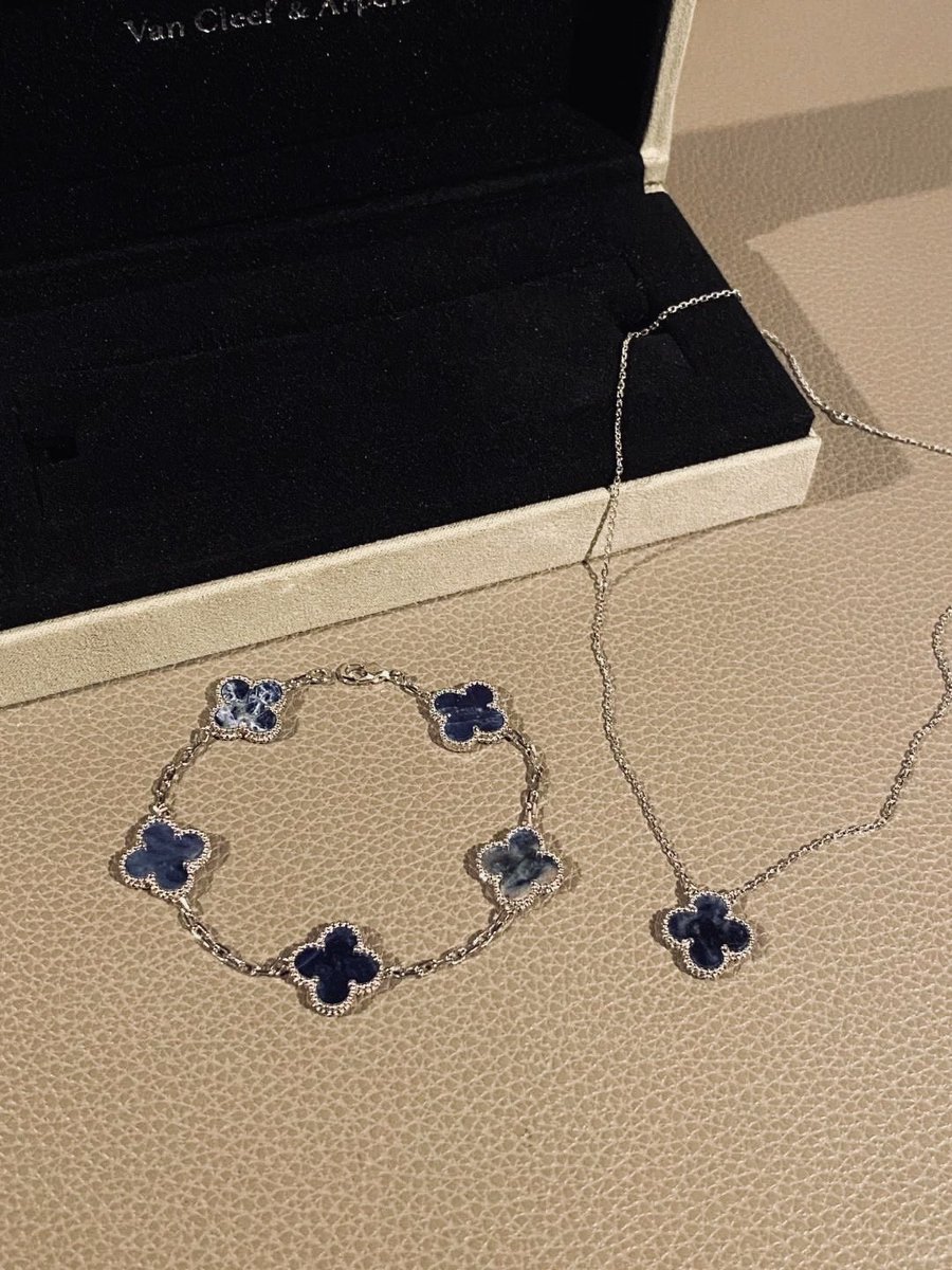 ͏͏͏͏͏͏͏͏
͏͏͏͏͏͏͏͏
     
 #⃞𝓐insleyUpdates

        Location :: Rockwell, Makati
        Date         ::  October 13, 2025
        Time         ::  19:30

࿐I will always be his bunsong spoiled palagi 🥰💐 Thank you kuya! 🎧

͏͏͏͏͏͏͏͏
͏͏͏͏͏͏͏͏