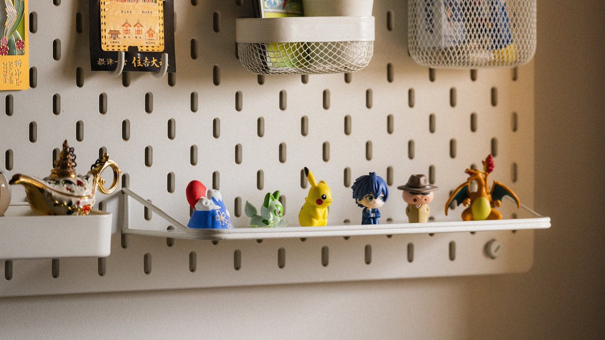 makerstations's tweet image. “My goal with the workspace was to create a space that looked expansive during the day and cosy in the evening.” — @chowdhuryrahul