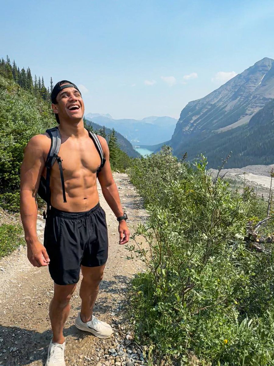 Gabepluguez's tweet image. Fat loss isn't complicated.
After helping 1,000+ men melt fat off their bodies…
Here are 15 tips to drop 15 pounds before 2026:
1. Eat the frog first.