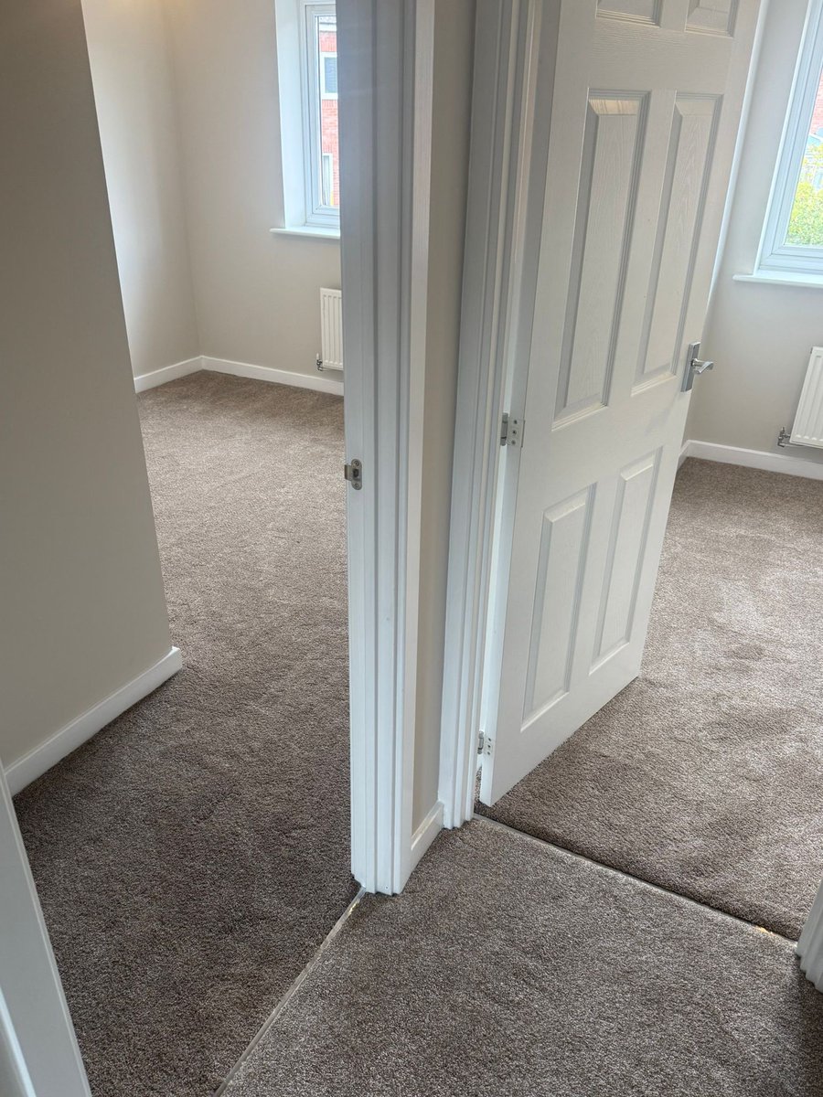 city_carpets's tweet photo. Another home transformed 🏡✨
Fresh wood-effect flooring downstairs, plush carpets upstairs &amp; bold vinyl in the bathrooms.
Quality finish. Expert fitting.

📞 Free measure &amp; quote.
#CityCarpets #Flooring #CarpetFitter #Birmingham #LVT #VinylFlooring #HomeGoals #Renovation https://t.co/4LjNk597bU