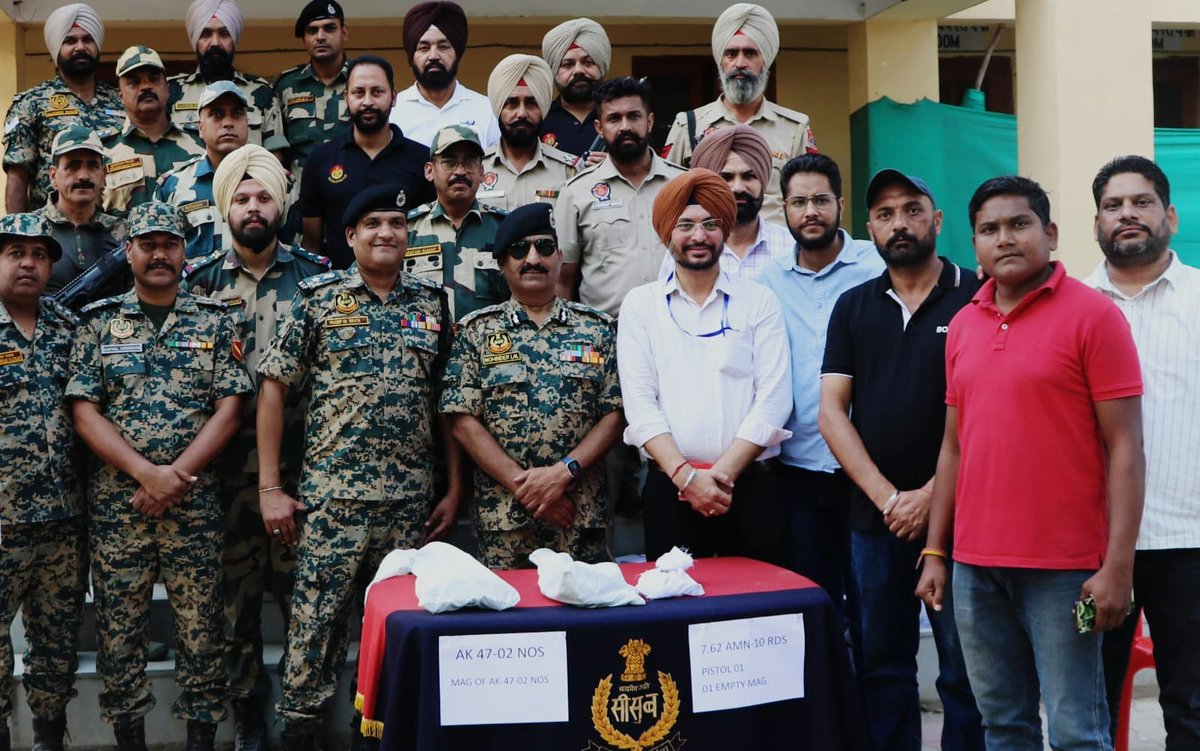 𝐁𝐒𝐅 𝐀𝐯𝐞𝐫𝐭𝐞𝐝 𝐌𝐚𝐣𝐨𝐫 𝐓𝐞𝐫𝐫𝐨𝐫 𝐏𝐥𝐨𝐭: 𝐑𝐞𝐜𝐨𝐯𝐞𝐫𝐬 𝐀𝐊𝐬, 𝐏𝐢𝐬𝐭𝐨𝐥 𝐈𝐧 𝐓𝐚𝐫𝐧 𝐓𝐚𝐫𝐚𝐧

#BSF troops displayed unmatched vigilance on the Tarn Taran border, averting a major terror plot by Pak based terror elements.

Acting on precise technical