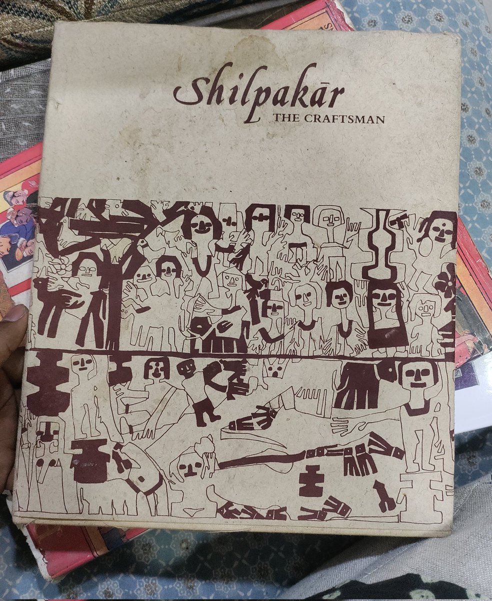 letter2Qumer's tweet photo. A collector’s delight- Shilpkar: The Craftsman, published for the 10th anniversary of the Crafts Council of Western India (CCWI)
What moved me to buy it:
1. Design by #DollySahiar
2. Essays by Jotindra Jain, Kamaladevi Chattopadhyay, Haku Shah, and more
#IndianCrafts 
#BookDesign https://t.co/4UidsPLQn1