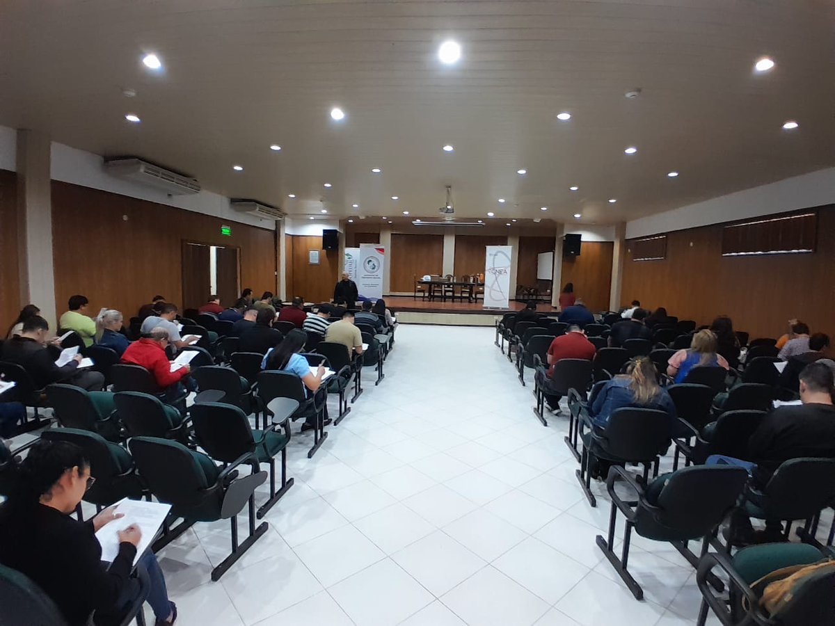 cnea_py's tweet image. 🔬 La CNEA desarrolló el Curso Nacional de Protección Radiológica Nº 06/2025 para Trabajadores Ocupacionalmente Expuestos (TOE), con clases virtuales y examen presencial en Villarrica y Caazapá.
#CNEA60AÑOS #ProtecciónRadiológica #Paraguay