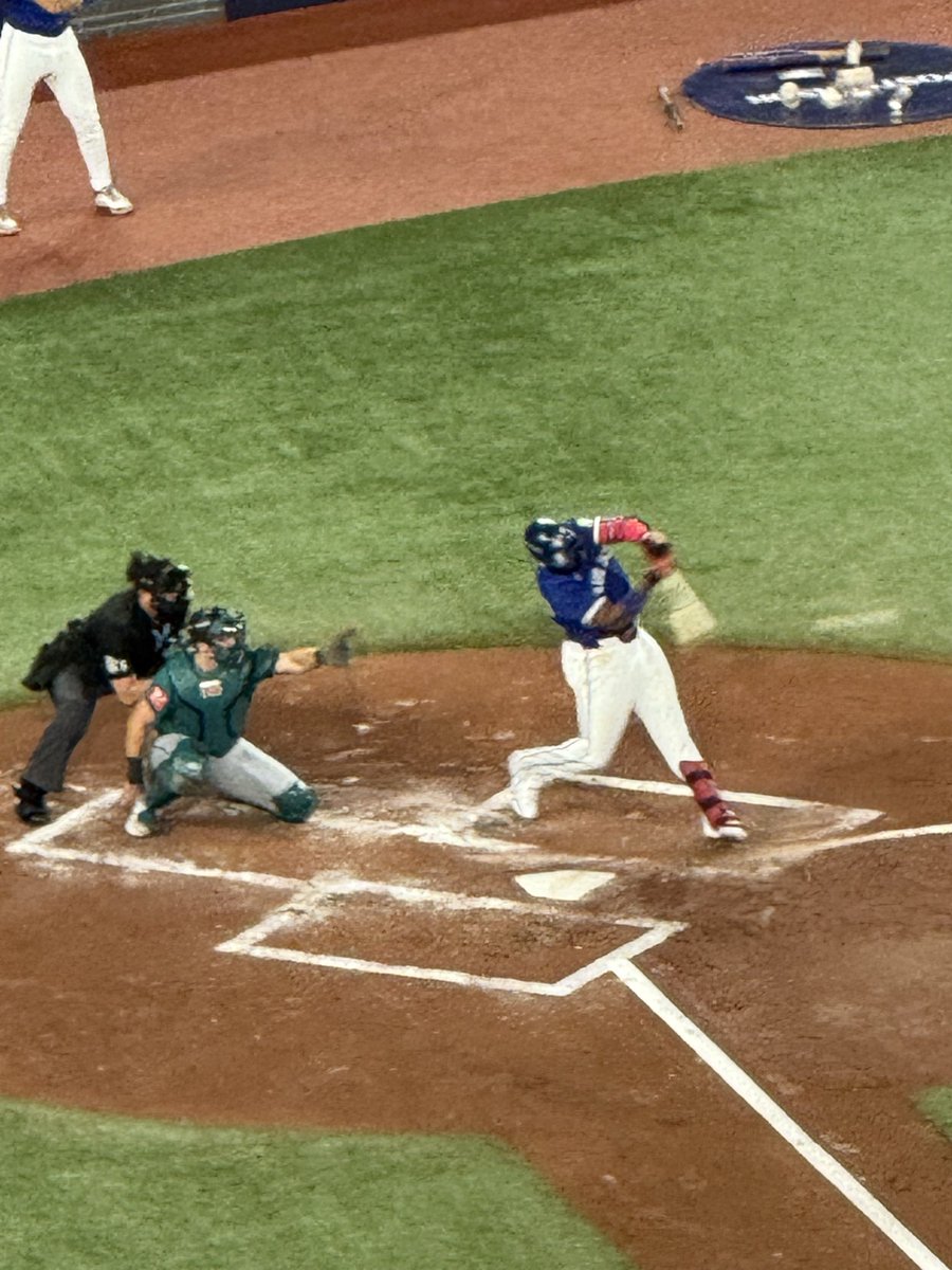 Xriptian's tweet image. Game #156 – October 12, 2025

American League Championship Series (ALCS)
Seattle Mariners vs Toronto Blue Jays
Rogers Centre, Toronto ON

I think all of Canada showed up tonight to root for the Blue Jays. The atmosphere was way more relaxed and joyful than when the Yankees were…