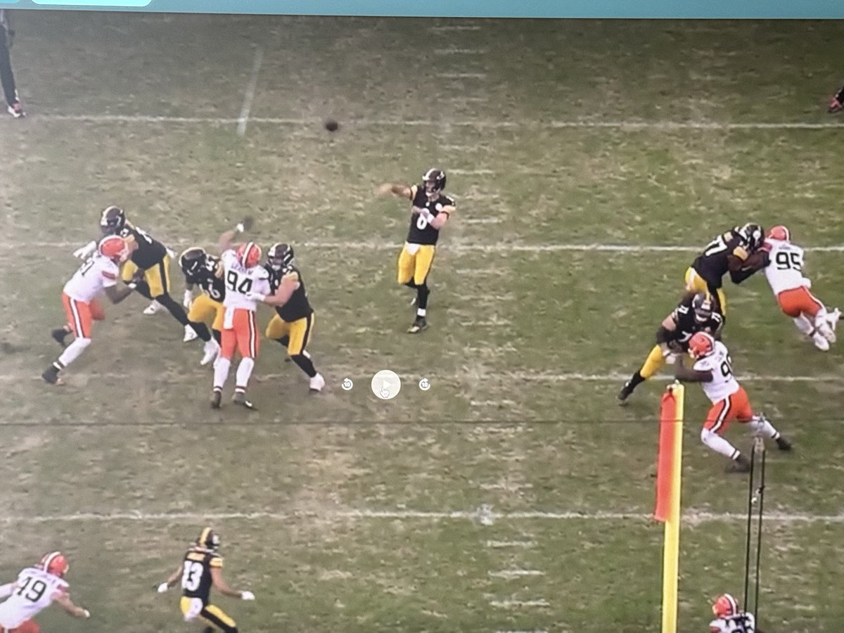 TraiDay79's tweet image. This is the TD pass to DK.  What do we notice here? 😎

#HereWeGo