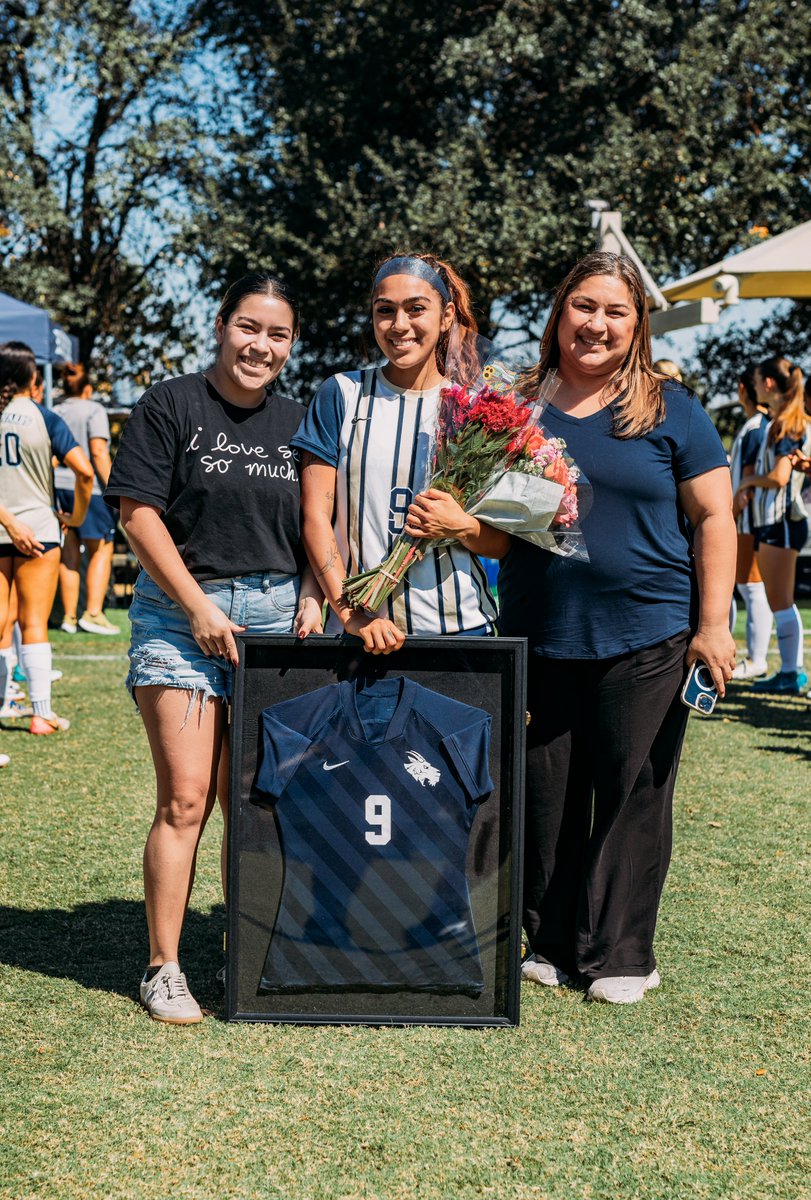 SEUAthletics's tweet image. 🐐 An unbeaten week on the Hilltop!
⚽️ @SEUMSoccer won the #BattleOfTheSaints
🏐 @SEUVball swept the week
⚽️ @SEUWSoccer honored its seniors with back-to-back shutouts
Here are your #ViewsFromTheHilltop 👀 #FearTheGoat