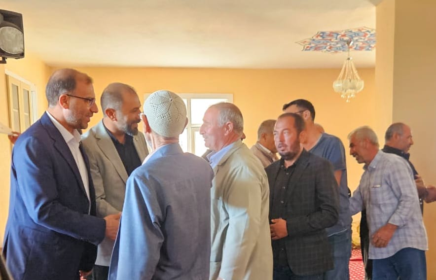FarukPolat_'s tweet photo. Bozova ilçemizde, Şıhlar ve Umutlu (Gonik) mahalleleri arasında yaşanan arazi anlaşmazlığının büyümeden çözüme kavuşması adına, İlçe Başkanımız Abuzer Özaydın ve ilçe teşkilatımızın yürüttüğü girişimler olumlu sonuçlandı.

Her iki mahallenin kıymetli muhtarları Abdullah Doğan ve Enver Deveci ile heyetlerine, gösterdikleri sağduyu ve yapıcı yaklaşımlarından dolayı teşekkür ediyoruz.

Kardeşliğin, muhabbetin ve birliğin galip geldiği her meselede arabulucu olmaya devam edeceğiz.

@HurDavaPartisi
@HudaPariletisim
#Şanlıurfa
#Bozova