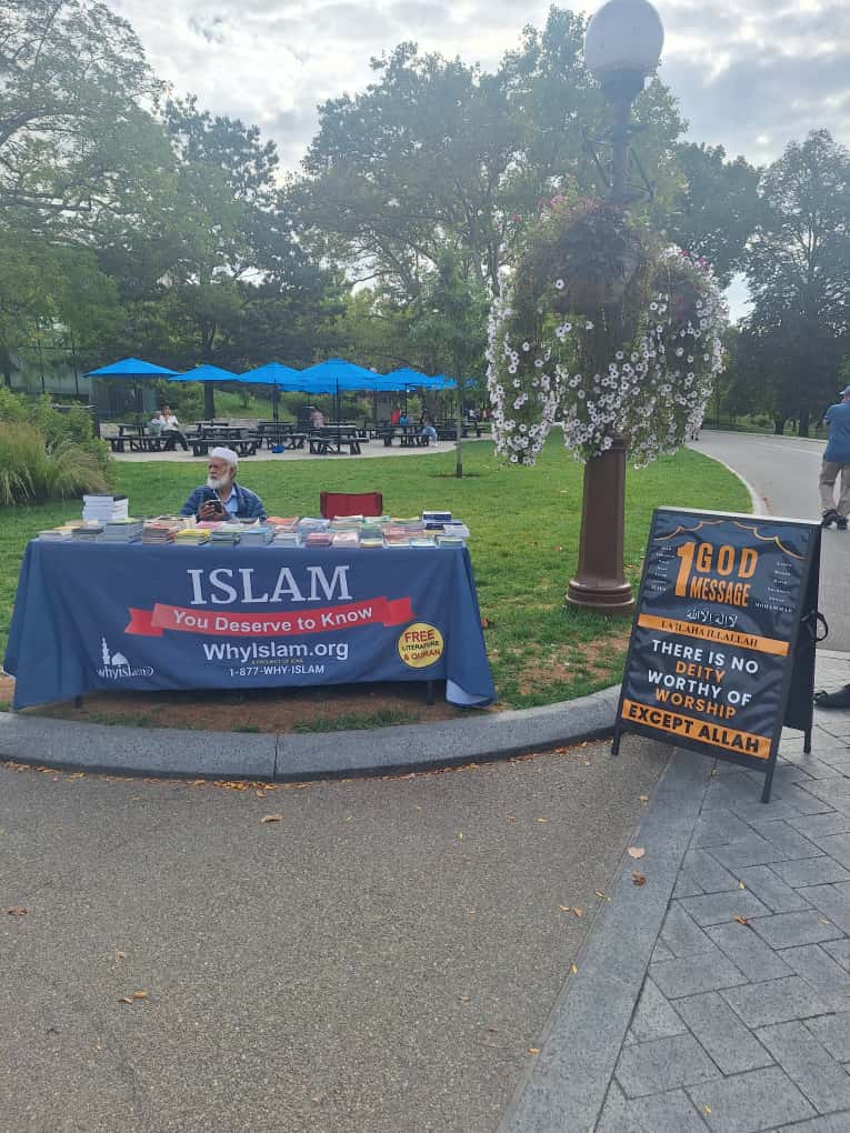 On Saturday, October 4th, the WhyIslam team set up a Field Dawah booth at Niagara Falls.

If you or someone you know has questions about Islam, visit whyislam.org or call our FREE hotline at 877-WHY-ISLAM.

#WhyIslam #Dawah #NiagaraFalls #StreetDawah #Islam #Faith #NJ