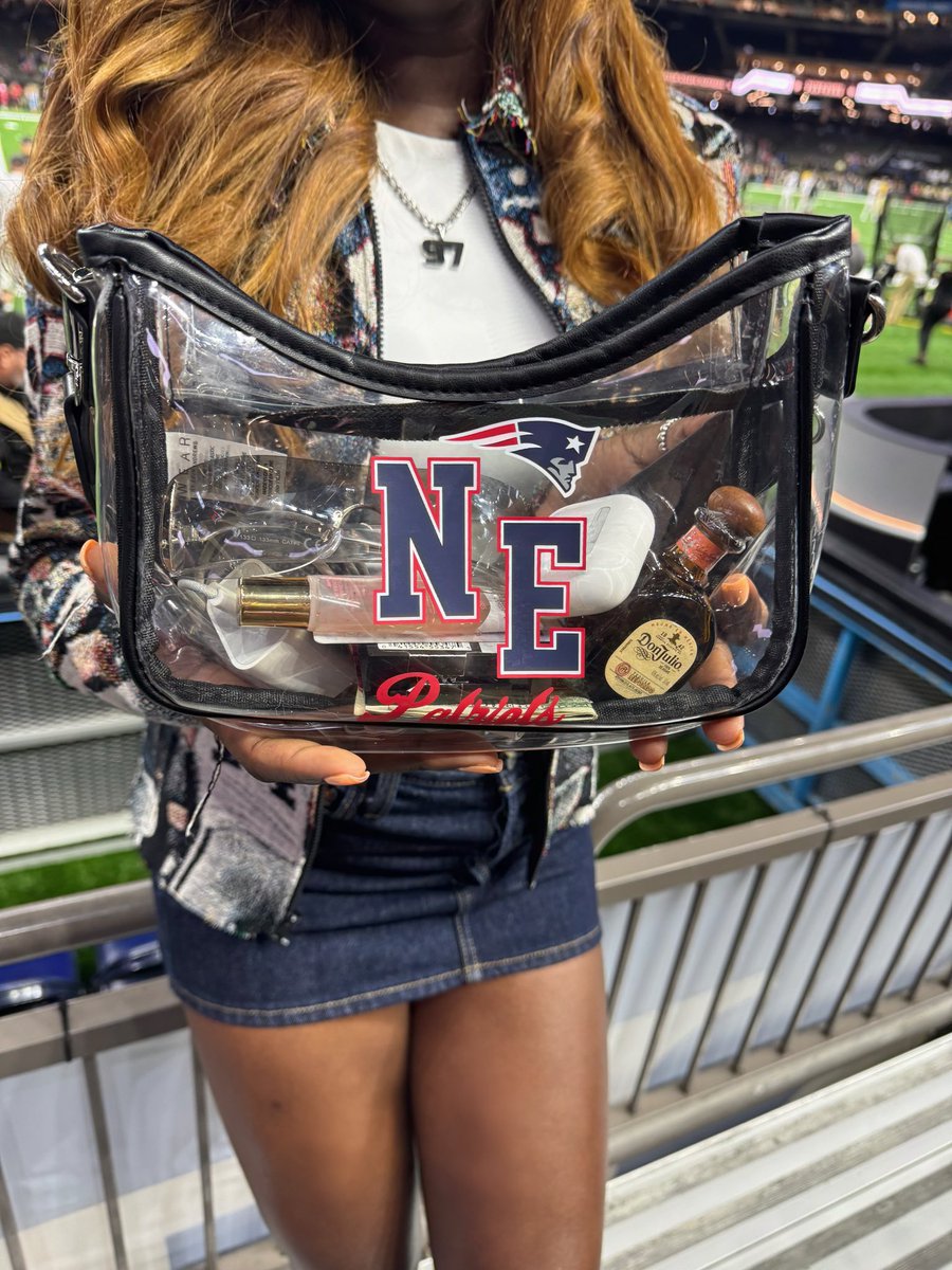 miaa_jaanae's tweet photo. on the winning team 🏈 https://t.co/MdpIcjODP7