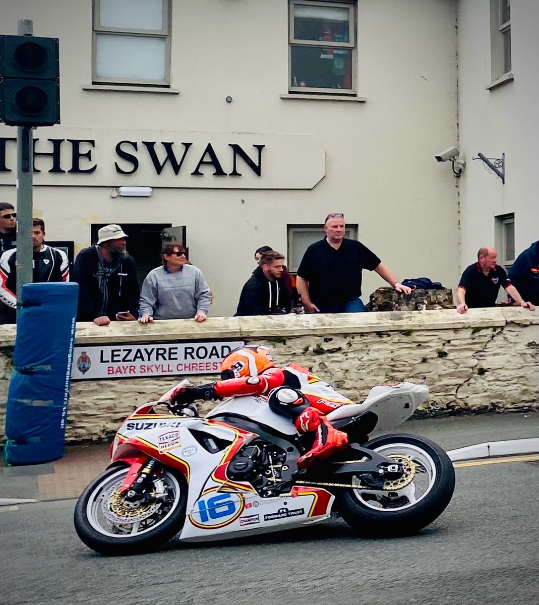 No time to stop for a pint, Jim Hind  Supersport TT25, stylish as ever