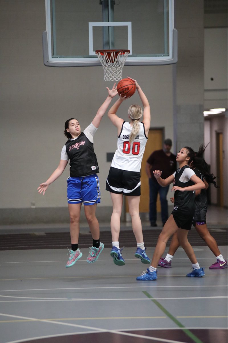 crazw3's tweet image. Finished fall basketball league yesterday..ready to see what @AddisonEdgin00  junior year holds for her!