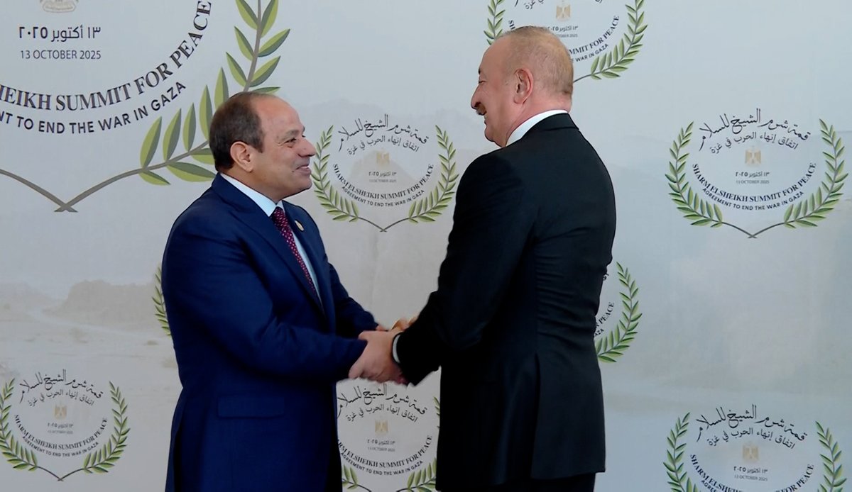 presidentaz's tweet image. President Ilham Aliyev arrived at the International Congress Center in the city of Sharm El-Sheikh to attend the Middle East Peace Summit.

President of the Arab Republic of Egypt, Abdel Fattah El-Sisi, welcomed President Ilham Aliyev.

president.az/en/articles/vi…