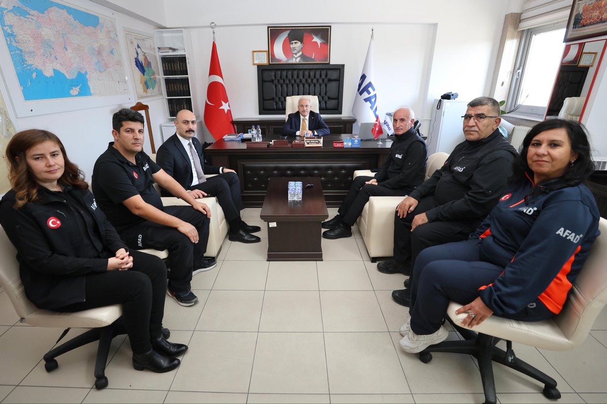 📍AFAD

Valimiz Sn.<a href="/malikumbuzoglu/">Mehmet Ali Kumbuzoğlu</a>,
AFAD İl Müdürlüğünü ziyaret ederek
İl Müdürümüz Sn.Adil Arslan’dan yaptıkları çalışmalar, istek ve ihtiyaçları hususunda bilgi aldı ve hizmetlerinde başarılar diledi.