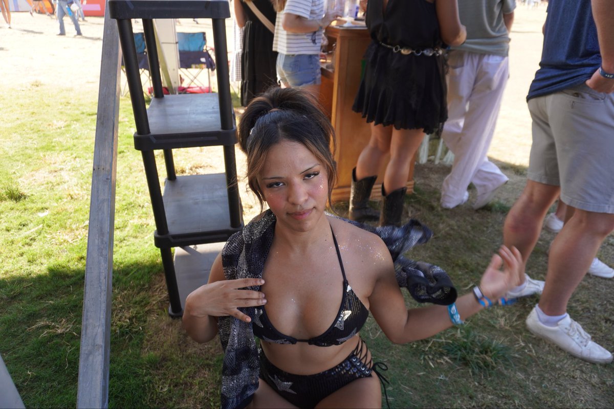 notgenyy's tweet photo. my rbf at ACL ☄️🦋 https://t.co/iDkgU5izvz