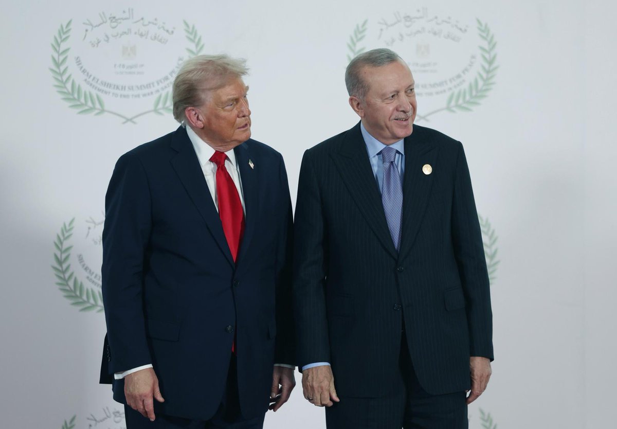 Cumhurbaşkanımız Sayın Recep Tayyip Erdoğan, Şarm el-Şeyh Barış Zirvesi öncesinde ABD Başkanı Donald Trump tarafından karşılandı.