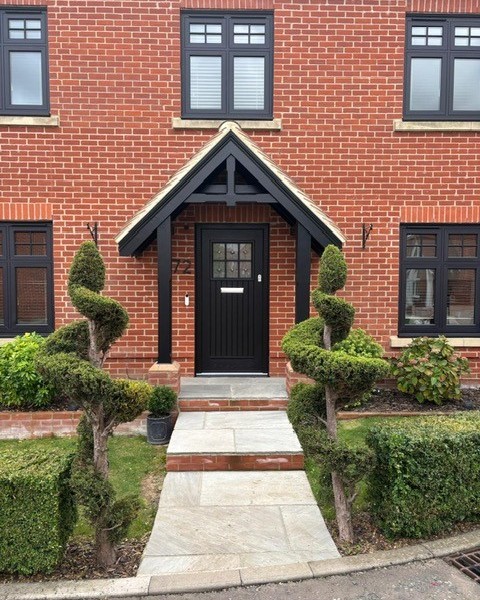 SEHBAC's tweet image. White out, Midnight Black in. 🖤
Flush windows + matching canopy = instant kerb appeal.
Free design visit →  bit.ly/4744cX7 

...and now get our best Triple Performance Glass for FREE until 17th October!!

#SEHBAC #FlushWindows #HomeUpgrade #KerbAppeal