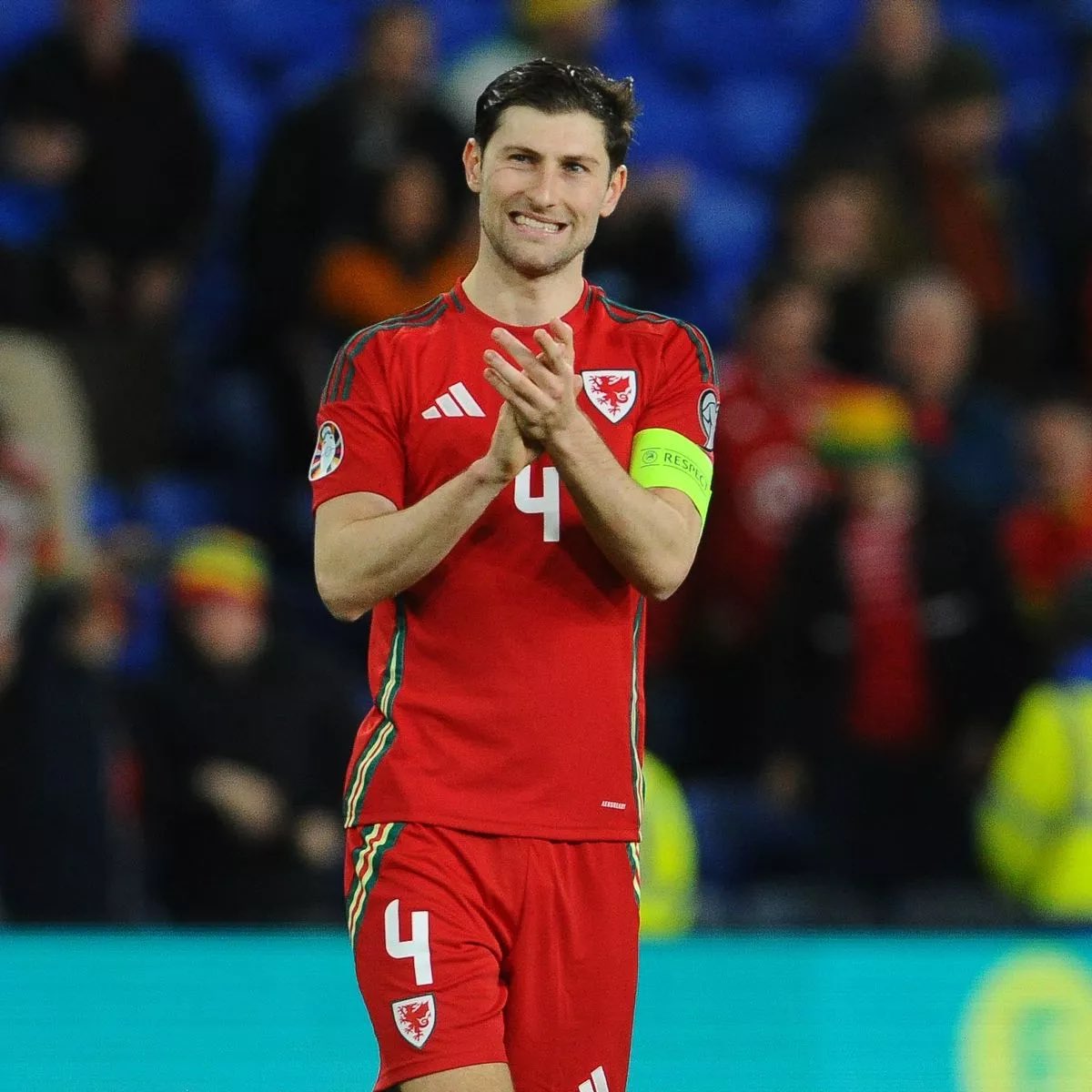 BenjiDP77's tweet photo. Whatever happens tonight, this man deserves his flowers. 100 caps shows his commitment for Cymru!

Super Ben Davies 🏴󠁧󠁢󠁷󠁬󠁳󠁿💯🫡 https://t.co/UpBTtUDTgv