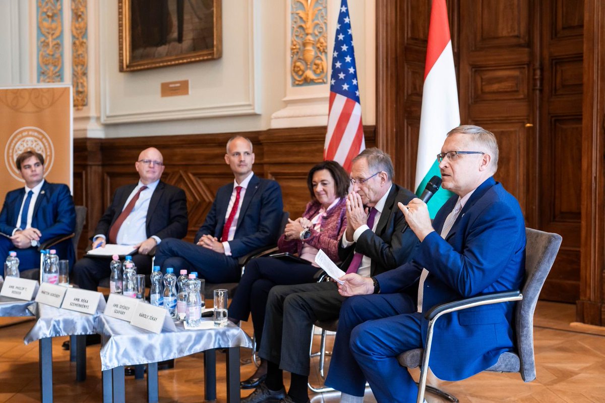 uni_nke's tweet image. 🇭🇺🤝🇺🇸 Celebrating 100 years of Hungarian–American friendship! 🎉
A century of shared values: freedom, partnership &amp;amp; respect. Here’s to the next 100! 💫
#HungaryUSA100 #LUPS #education