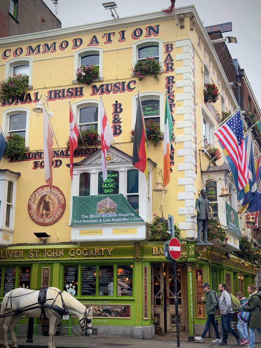 KRosonvan's tweet image. Today I come to Dublin because of @thescript 💚but the wall they took for their 1st album was erased by another company 😭 anyway let’s paint the town green! 💚 #thescript #dublin #ireland