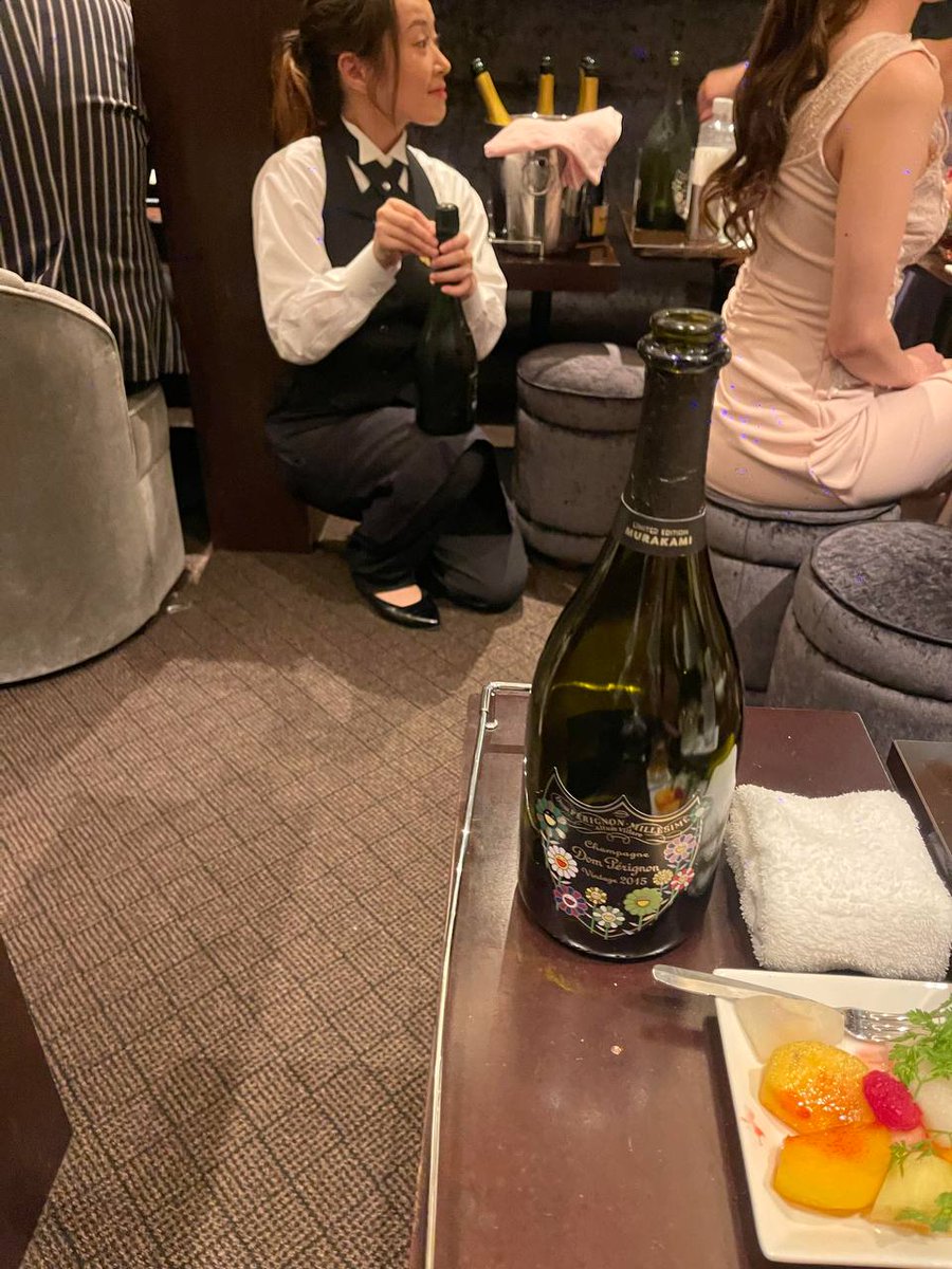 abc2014010's tweet image. Afternoon light, gentle bubbles, a whisper of elegance.
Salon Champagne isn’t just a drink — it’s a way of living.
Slow down and let time unfold on your palate. 🍇