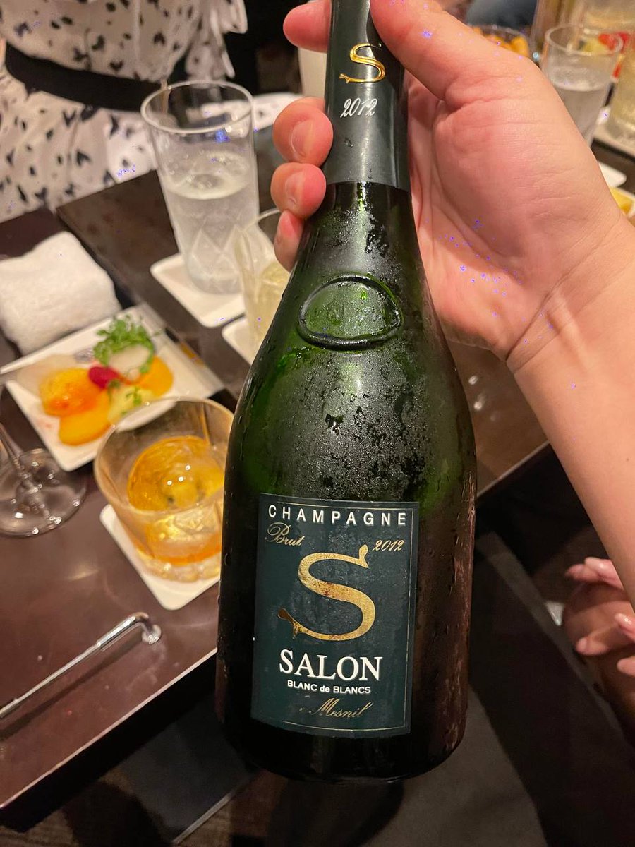 abc2014010's tweet image. Afternoon light, gentle bubbles, a whisper of elegance.
Salon Champagne isn’t just a drink — it’s a way of living.
Slow down and let time unfold on your palate. 🍇