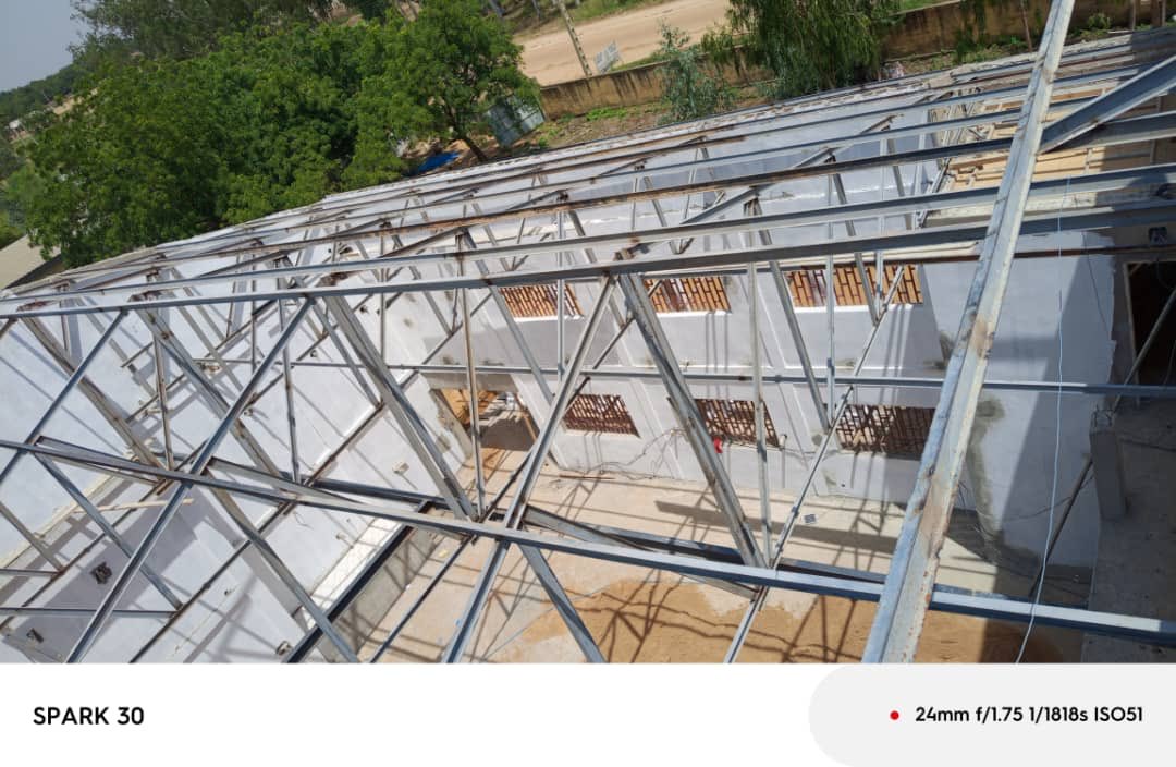 Dans la dynamique infrastructurelle à #UMa, un aperçu en images et aussi de la maquette, au lundi 13 octobre 2025, de l’évolution de la construction du laboratoire de météorologie et de climatologie du département de MCPH de l’ENSPM à Kousseri grâce à l’appui décisif du PROLAC.