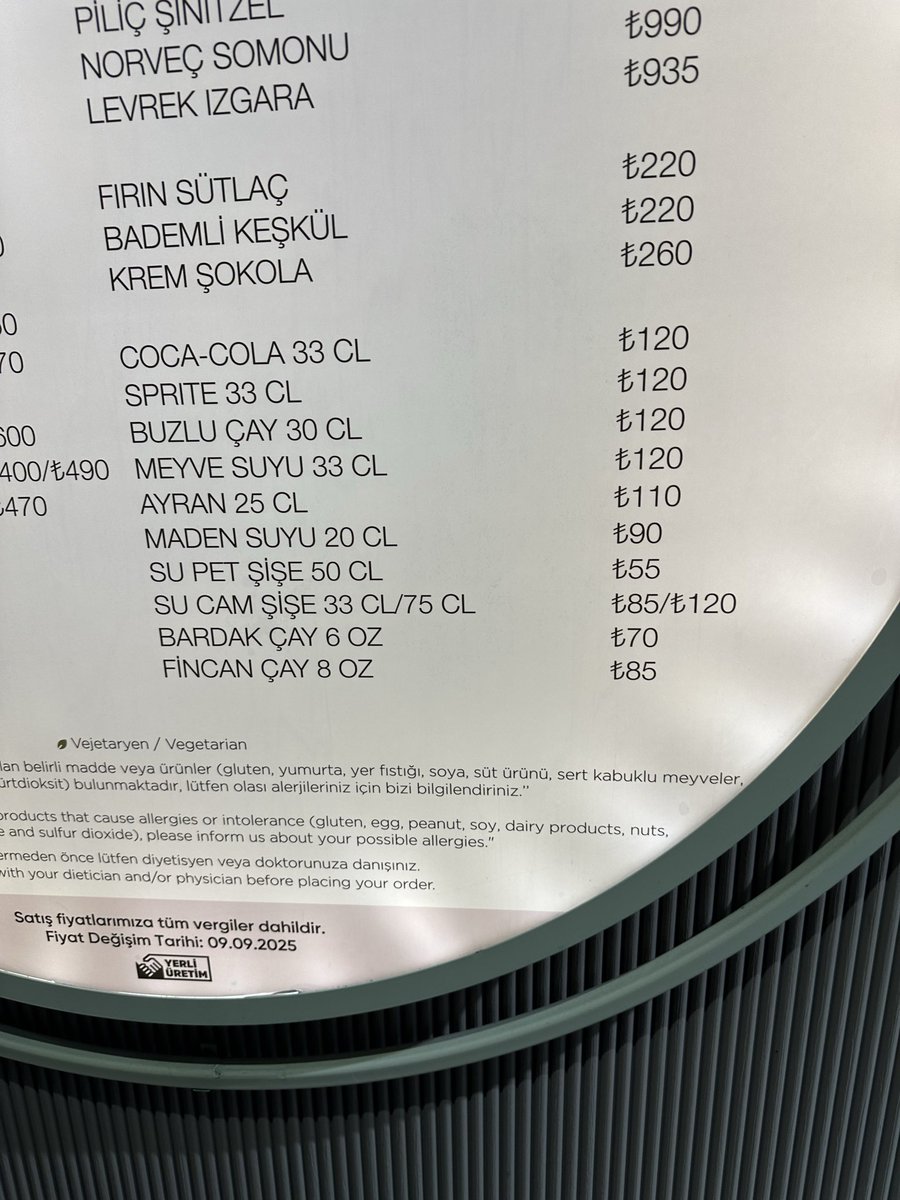 Bir özel hastanenin kantin fiyatlari 😁😁 eflasyon degil bu.. suyun tamesi ne kadar olabilir ki.. ya soda 90 tl