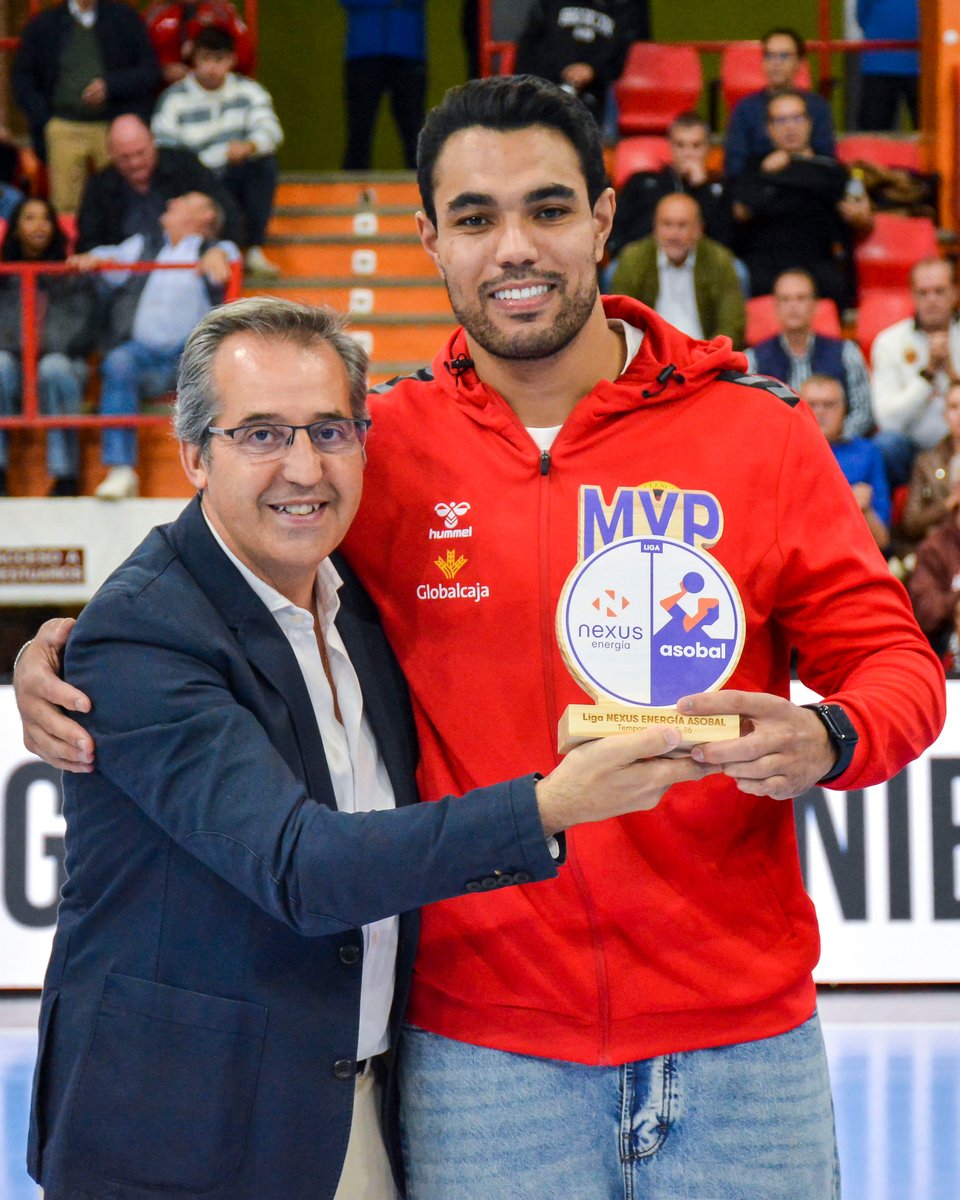 🏆 ¡El MVP Nexus Energía de septiembre ya tiene su premio!

💪 <a href="/Perbela/">Perbela</a> ha recibido el galardón sobre la pista de <a href="/BMCdadEncantada/">REBI Balonmano Cuenca 🌪️</a>, de manos del directivo del club Jesús Pontones

👏 ¡Una imagen que pasa a formar parte de la historia de la Liga NEXUS ENERGÍA ASOBAL 2025/2026!