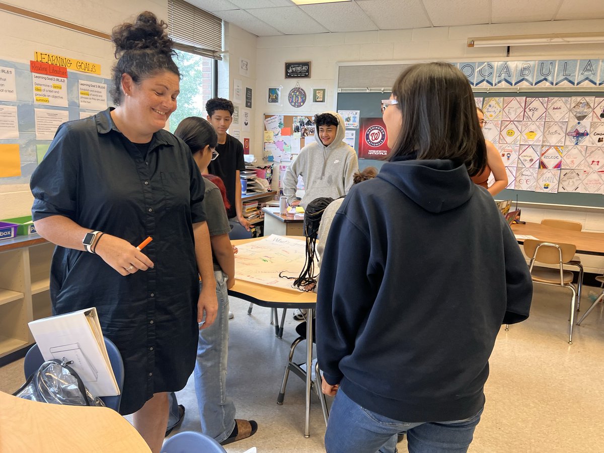 mcpsEDUCATOR's tweet image. Monday Moments at @GMSVikings Open House!! Parents visited and PARTICIPATED in their child’s learning! Some of them went to our outside wellness break, too! #communitymatters #parentpower