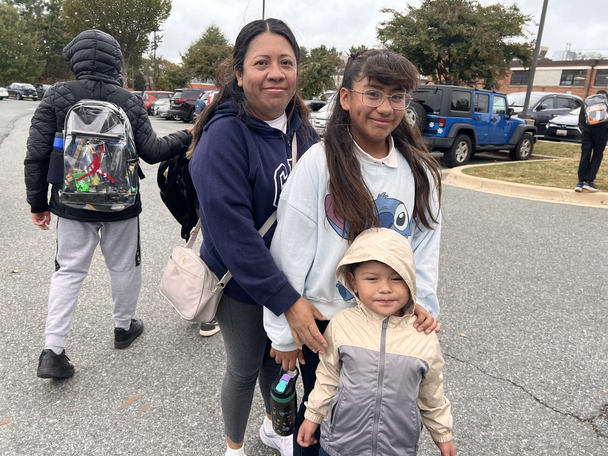 mcpsEDUCATOR's tweet image. Monday Moments at @GMSVikings Open House!! Parents visited and PARTICIPATED in their child’s learning! Some of them went to our outside wellness break, too! #communitymatters #parentpower