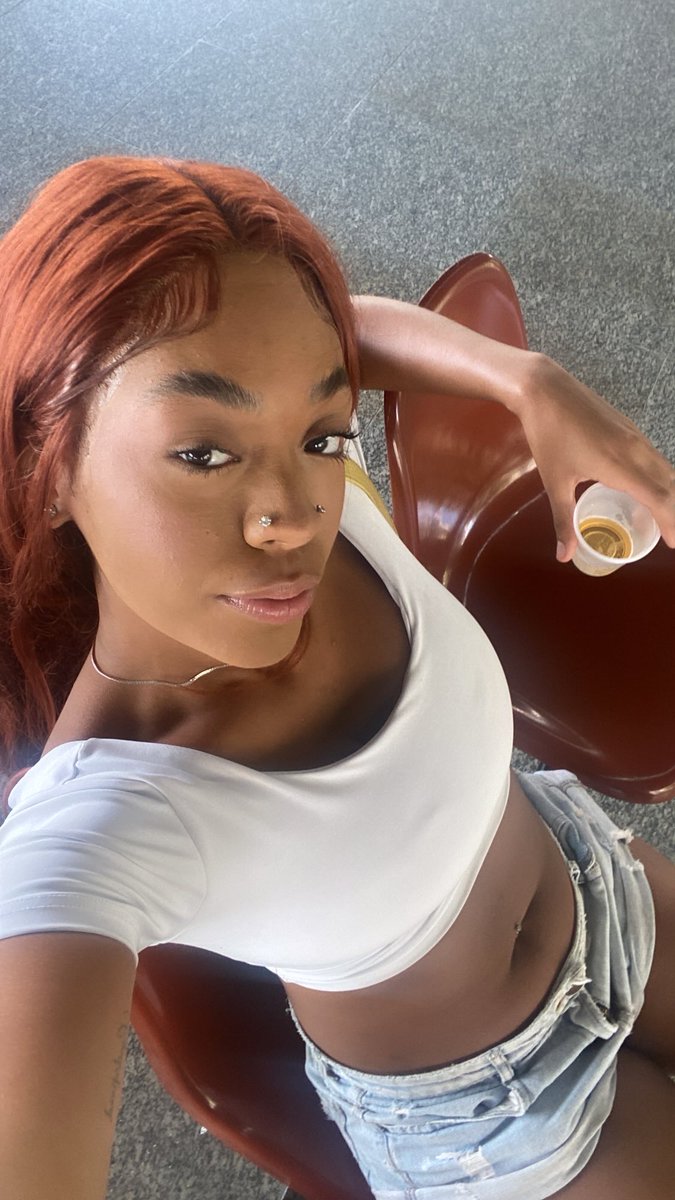 manujansen's tweet image. Um bafo quente no Rio de Janeiro que eu vou te contar, umas sonsamonga tentando me testar, mas fodase, eu tô ruiva