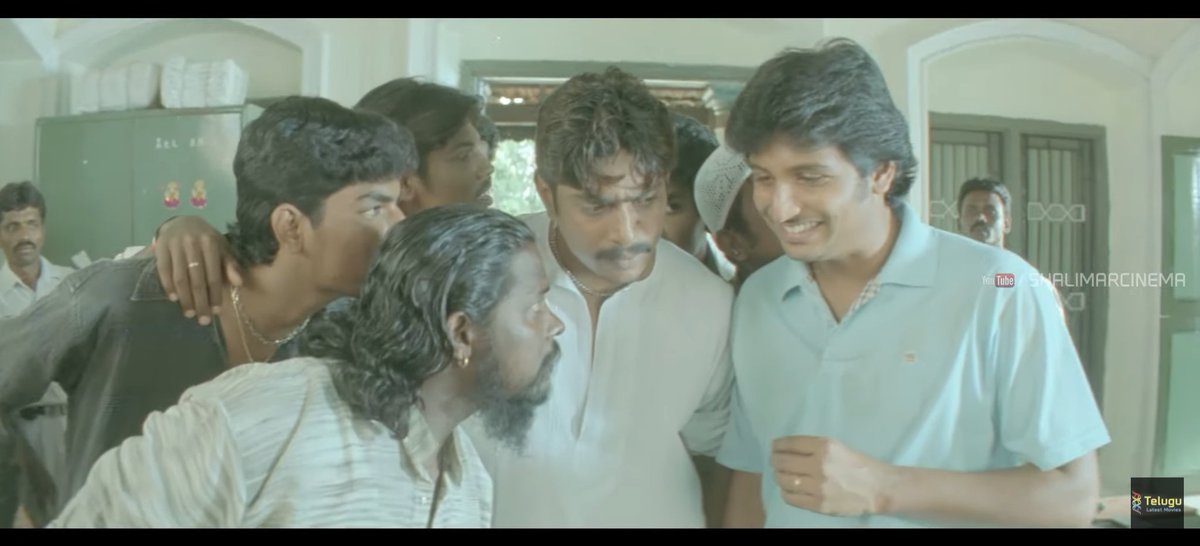 iParth_'s tweet photo. உங்களுக்கு வேற என்ன பிதுக்குனா புடிக்கும் ?!

அசின், காஜல், நயந்தாரா பின்னாடிய... https://t.co/5RWPyyLqwz