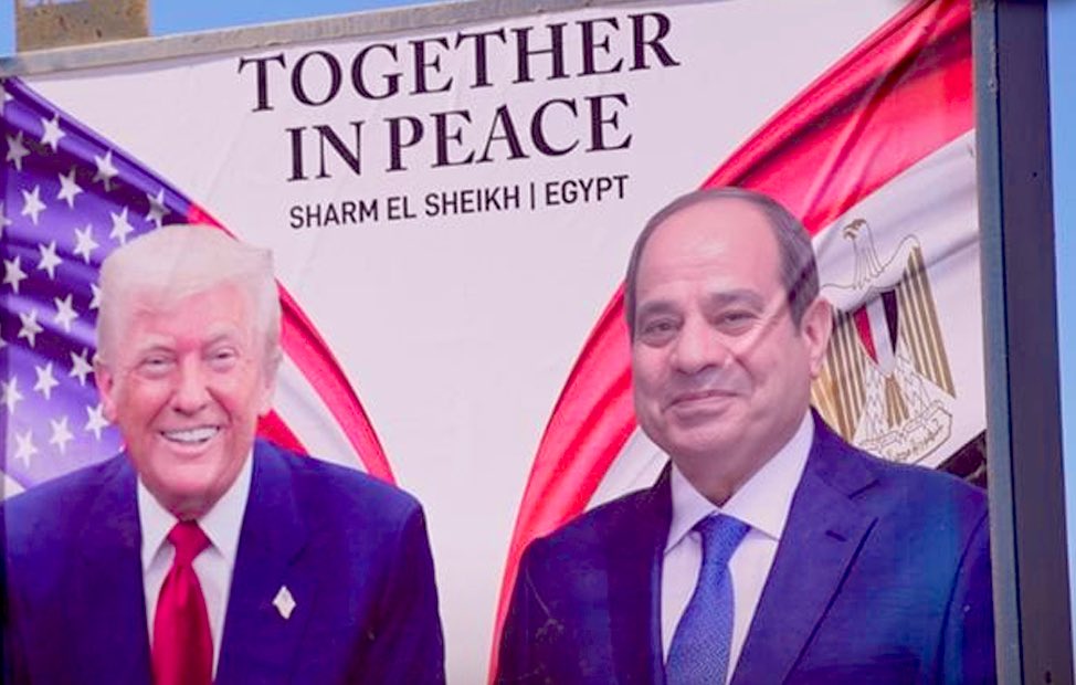 🇪🇬 بو حنان أثنى على شخص السيد الرئيس عبدالفتاح السيسي قائلا بلغته:

He is a good man, he is a good man

والترجمة لهذه العبارة هي

هو رجل صالح ، هو رجل صالح

هذا التعبير ( أخلاقي ) بحت
 بعيد عن السياسة
والمقصود به

أن السيد عبدالفتاح السيسي
رجل صادق لا يكذب ولا ينافق ويعني مايقول