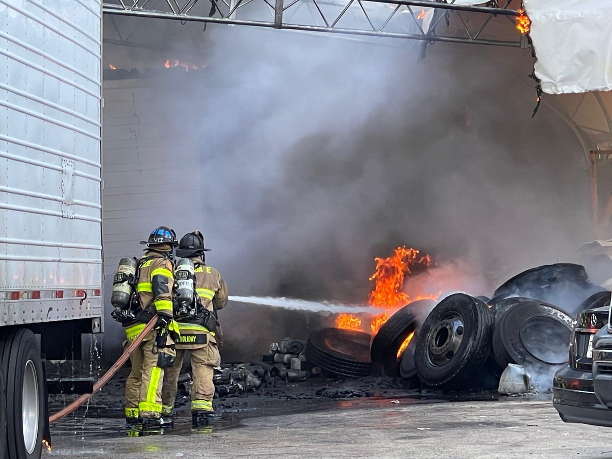 MiamiDadeFire's tweet image. On Sunday, Oct. 12, at 12:07 p.m., Miami-Dade Fire Rescue (#MDFR) units responded to a #FirstAlarm fire near NW 132 Street and NW 42 Avenue. 
 
Crews found a fully engulfed tractor trailer at a truck yard. Firefighters quickly deployed hose lines and conducted a fast attack to