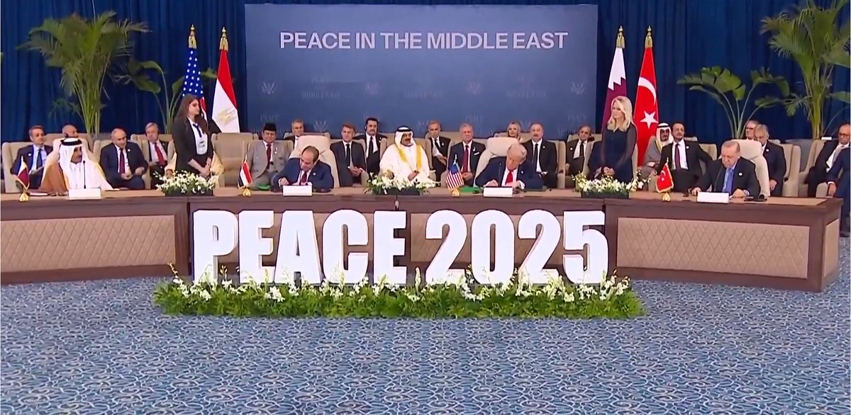 اللي بينك وبين ربنا يا فخامة الرئيس هو السر الحقيقي في كل اللي بتحققه مصر النهارده 🇪🇬
العالم كله شاف إنك كنت بتسعى لسلام حقيقي… سلام يحمي القضية الفلسطينية ويمنع تهجير إخواتنا في غزة.
اتعرضت للظلم وحملات تشويه، لكن زي ما ربنا بيقول: “ومن يتقِ الله يجعل له مخرجًا.”
النهارده