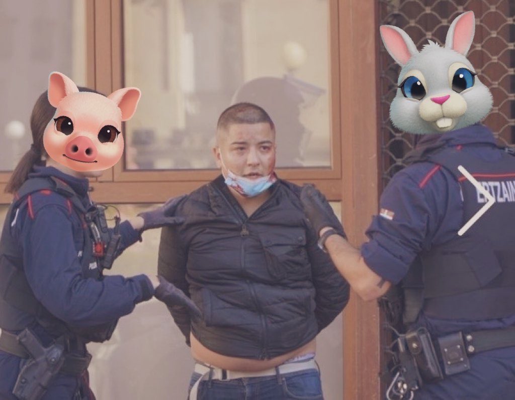 Otro pillador enmascarado, proviene de grupos ultras, este conocido delincuente amante del betadine, vino junto a grupos como HN, Iraultza, indar gorri y RSF se han juntado para destrozar mobiliario urbano y gastar gasas sanitarias.

¡Sólos contra todos! ✋🏼