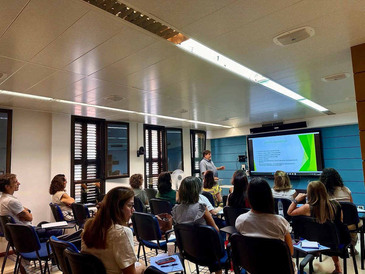 La Escuela de Servicios Sanitarios y Sociales de Canarias (ESSSCAN) imparte una formación sobre Medicina Evaluadora 🩺 dirigida a inspectores médicos y médicos de familia.

Enmarcada dentro del Plan de Formación Continua 2025 📚 del Servicio Canario de la Salud