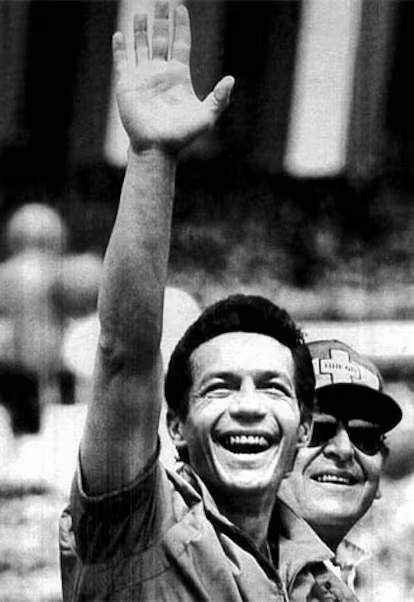 Quién sabe, si el mayor D'Aubuisson aún siguiese entre nosotros tal vez tendría opciones de ganar el Nobel de la Paz.