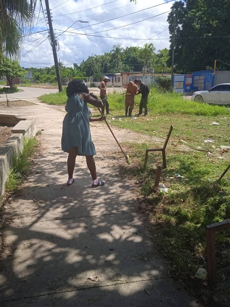 Gobierno La Habana (@gobhabana) on Twitter photo 🧹💪 Sigue avanzando la limpieza y la higienización  en los municipios de #LaHabanaDeTodos. Cada jornada suma esfuerzos para embellecer nuestros espacios, proteger la salud y fortalecer el sentido de comunidad. 
¡Seguimos trabajando por el bienestar de todos! 🧹💪 Sigue avanzando la limpieza y la higienización  en los municipios de #LaHabanaDeTodos. Cada jornada suma esfuerzos para embellecer nuestros espacios, proteger la salud y fortalecer el sentido de comunidad. 
¡Seguimos trabajando por el bienestar de todos!