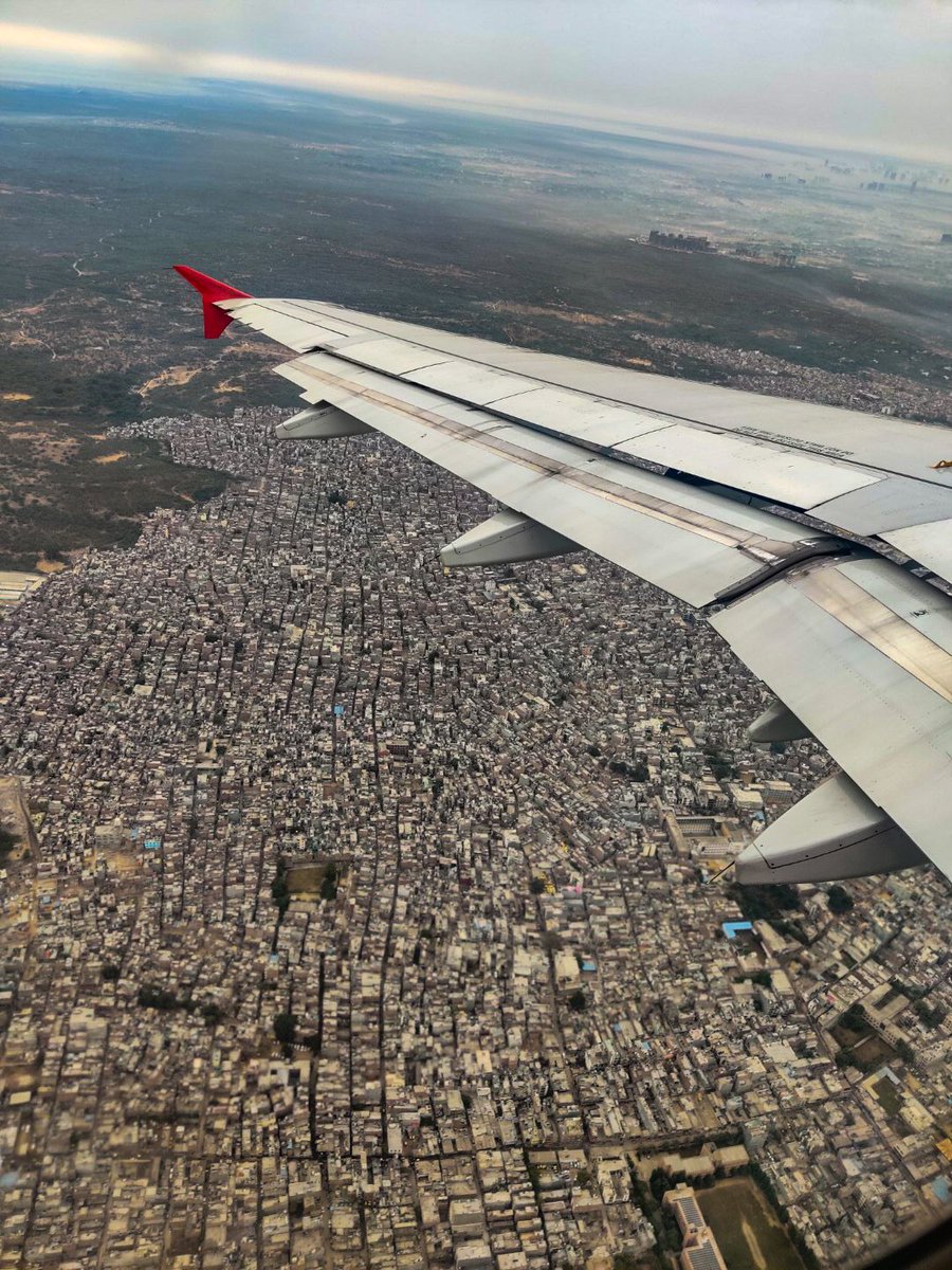 nikhilcjohn's tweet photo. @8ntmuch A crowded city! #delhi https://t.co/6A2NHtcqtV
