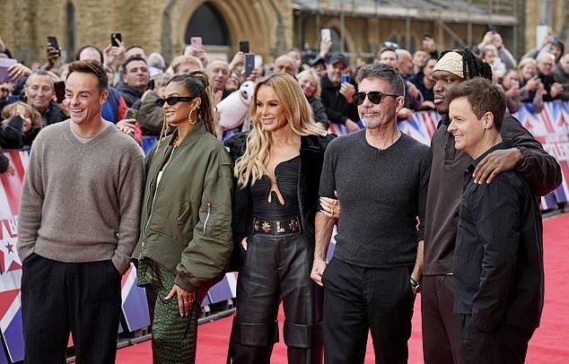 Simon Cowell leads the Britain’s Got Talent red carpet in Blackpool More Pics: justsimoncowell.com/latest-news/si…