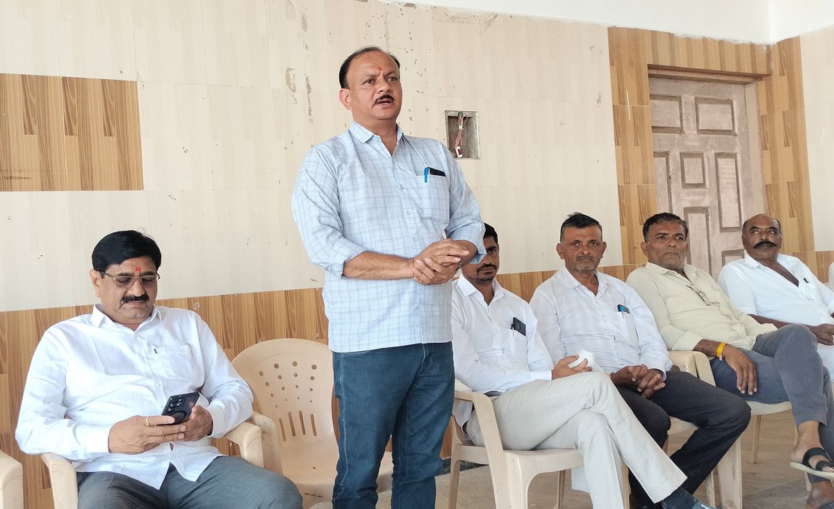 ધારી તાલુકાના ભાડેર ગામે પટેલ સમાજ વાડીમા શ્રી સરદાર પટેલ સાહેબની પ્રતિમા લોકાર્પણ કાર્યક્રમમા ઉપસ્થિત રહીને શ્રી સરદાર વલ્લભભાઈ પટેલની પ્રતિમાનું લોકાર્પણ સાથે શુભકામનાઓ પાઠવેલ, આ પ્રસંગે ધારાસભ્યશ્રી જે. વી. કાકડિયા, ધારી તાલુકા ભાજપ પ્રમુખશ્રી મૃગેશભાઈ કોટડીયા,  ઉપસ્થિત રહેલ.