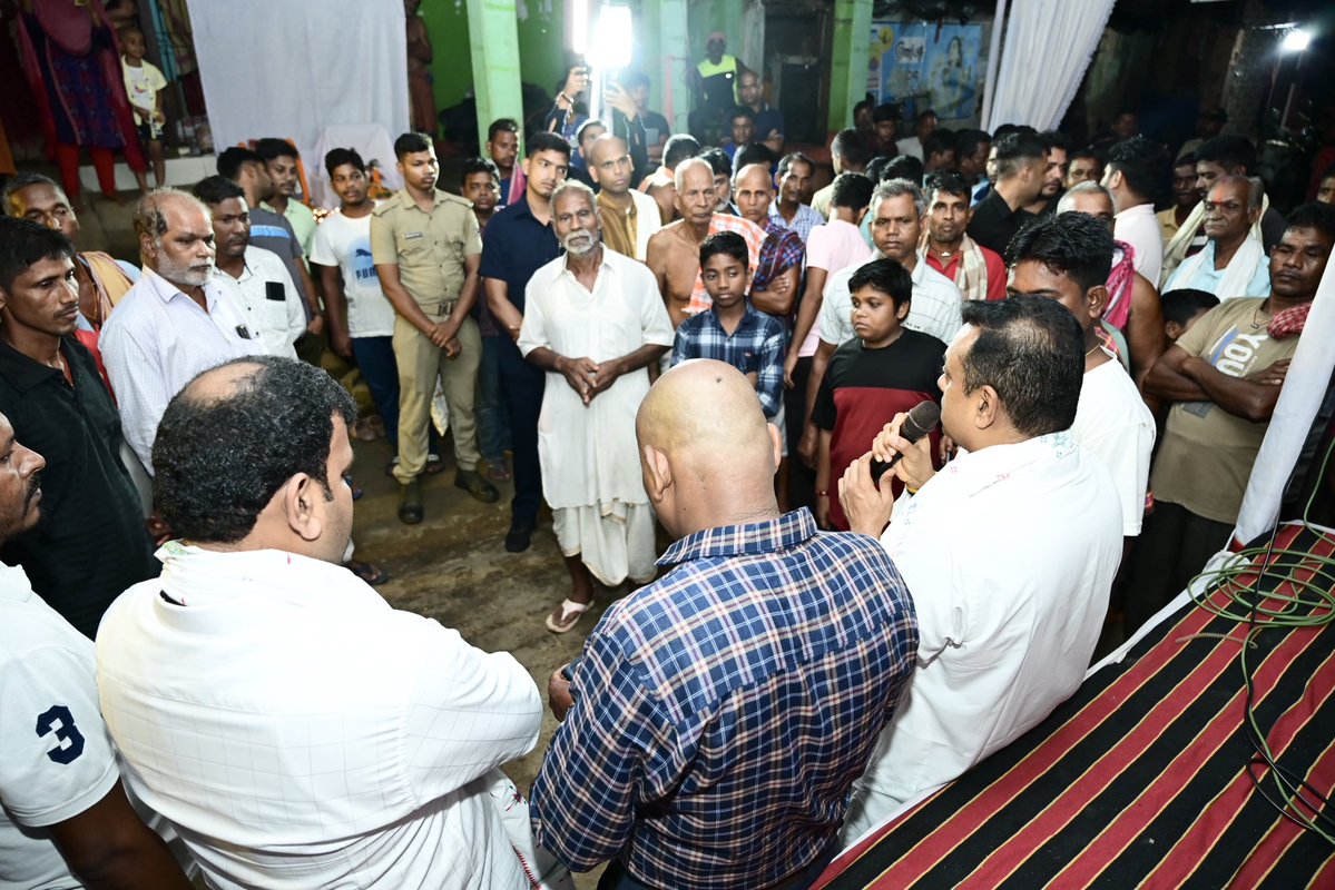 sambitswaraj's tweet image. ଆଜି ପୁରୀ ଲୋକସଭା ଅନ୍ତର୍ଗତ ସତ୍ୟବାଦୀ ବିଧାନସଭା ସ୍ଥିତ ଆଳିସ ଗ୍ରାମର ବାସିନ୍ଦା ଶ୍ରୀଧର ବିଶ୍ୱାଳଙ୍କ ପୂଜ୍ୟ ମାତୃଦେବୀ ସ୍ବର୍ଗତ ଭୋବନୀ ବିଶ୍ୱାଳଙ୍କ ଏକାଦଶାହ କାର୍ଯ୍ୟକ୍ରମରେ ସାମିଲ ହୋଇ ଶ୍ରଦ୍ଧାଞ୍ଜଳି ଅର୍ପଣ କରିବା ସହ ଶୋକସନ୍ତପ୍ତ ପରିବାରବର୍ଗଙ୍କୁ ମୋର ସମବେଦନା ଜଣାଇଲି l 

ମହାପ୍ରଭୁଙ୍କ ନିକଟରେ ଅମର ଆତ୍ମାର ସଦଗତି ନିମନ୍ତେ…