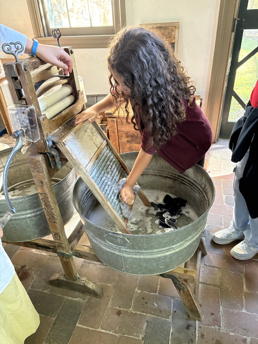 CaravelAcademy's tweet image. Our 3rd graders recently visited Hagley Museum to learn about life as children living in the 1800s. They walked along the Brandywine River and rotated through stations. The stations included laundry, school, kitchen chores, toys, and dress up.  

#caravelacademy #HagleyMuseum