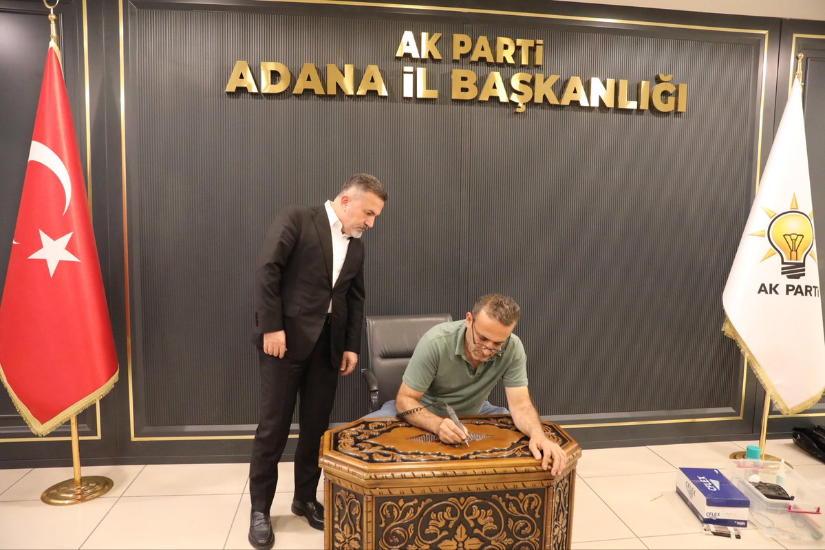 Tamer_Dagli's tweet image. Bir kalem, bir dua; Filistin’e umut ola!

Filistin konusuna yürekten hassasiyet gösteren evlatlarımızın kalemlerinden dökülen mektupları, şiirleri ve çizdikleri birbirinden anlamlı resimleri büyük bir sevgi ve kardeşlik duygusuyla bir araya getirerek Kardeşlik Sandığı’na…