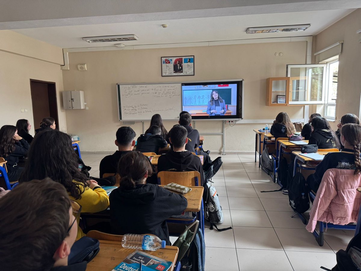 Okulumuzda “Dünya Afet Risklerinin Azaltılması Günü” kapsamında bugün öğrencilerimizi bilgilendirmek ve farkındalıklarını arttırmak amacıyla öğrencilerimize afete hazırlık konusu ile ilgili video izletildi ve tahliye tatbikatı gerçekleştirildi. <a href="/mktrky/">Muammer Köken</a> <a href="/tcmeb/">Millî Eğitim Bakanlığı</a>  <a href="/uzunkoprumem1/">uzunkoprumem</a>