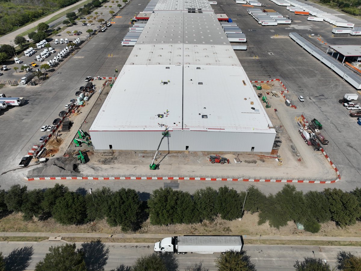 RobCon_Co's tweet image. Quick update from Costco Dallas! 

Metal building wrapped up.
Overhead MEP hangers going in ahead of spray foam.
Dock leveler pits being poured.
Fencing started along the retaining wall.
Steady progress in the Lone Star State! 🇨🇱

#CostcoDallas #TeamRobcon #TexasConstruction