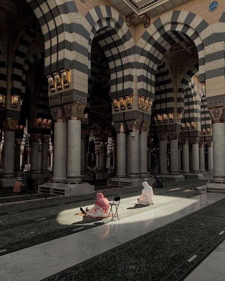 ردّنا إليك رداً جميلاً بغير مصيبةٍ ولا ابتلاء، واجعلنا في رحابك آمنين مُطمئنين.